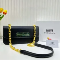 Petit Sac Bandoulière Balenciaga de couleur noir en cuir