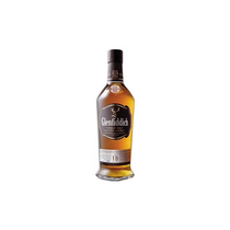 Gros plan sur l'étiquette du Glenfiddich, soulignant la double maturation et le taux d'alcool de 40%