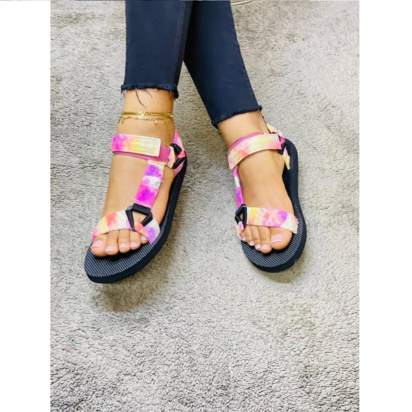 Image des sandales TEVA pour femme en rose sur un fond blanc