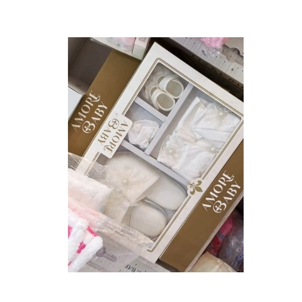 Coffret cadeau naissance Amore Baby avec tenue complète pour bébé